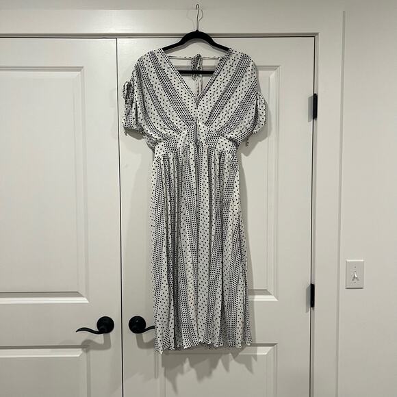 NWT Tahari Women's Knee Length Dress Black‎ and White Size 8 - Picture 1 of 10